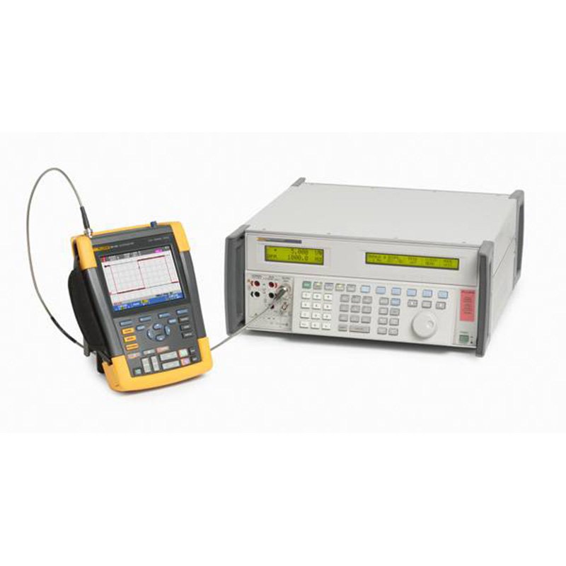 Калибратор для нескольких приборов Fluke 5502A/3 240