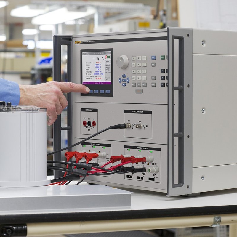 Калибратор электрических величин Fluke 6003A/PQ/E 230 T
